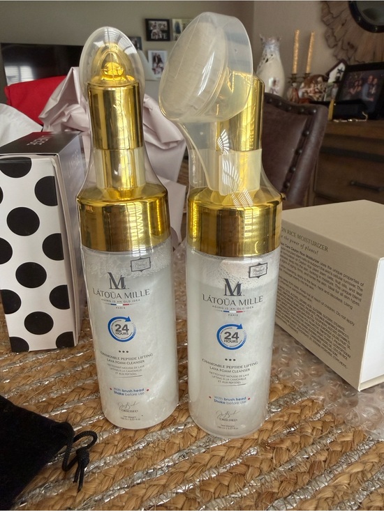 L'ATOUA MILLE Other - L'ATOUA MILLE Facial Cleansing Foam with Gold Pump - White & Gold